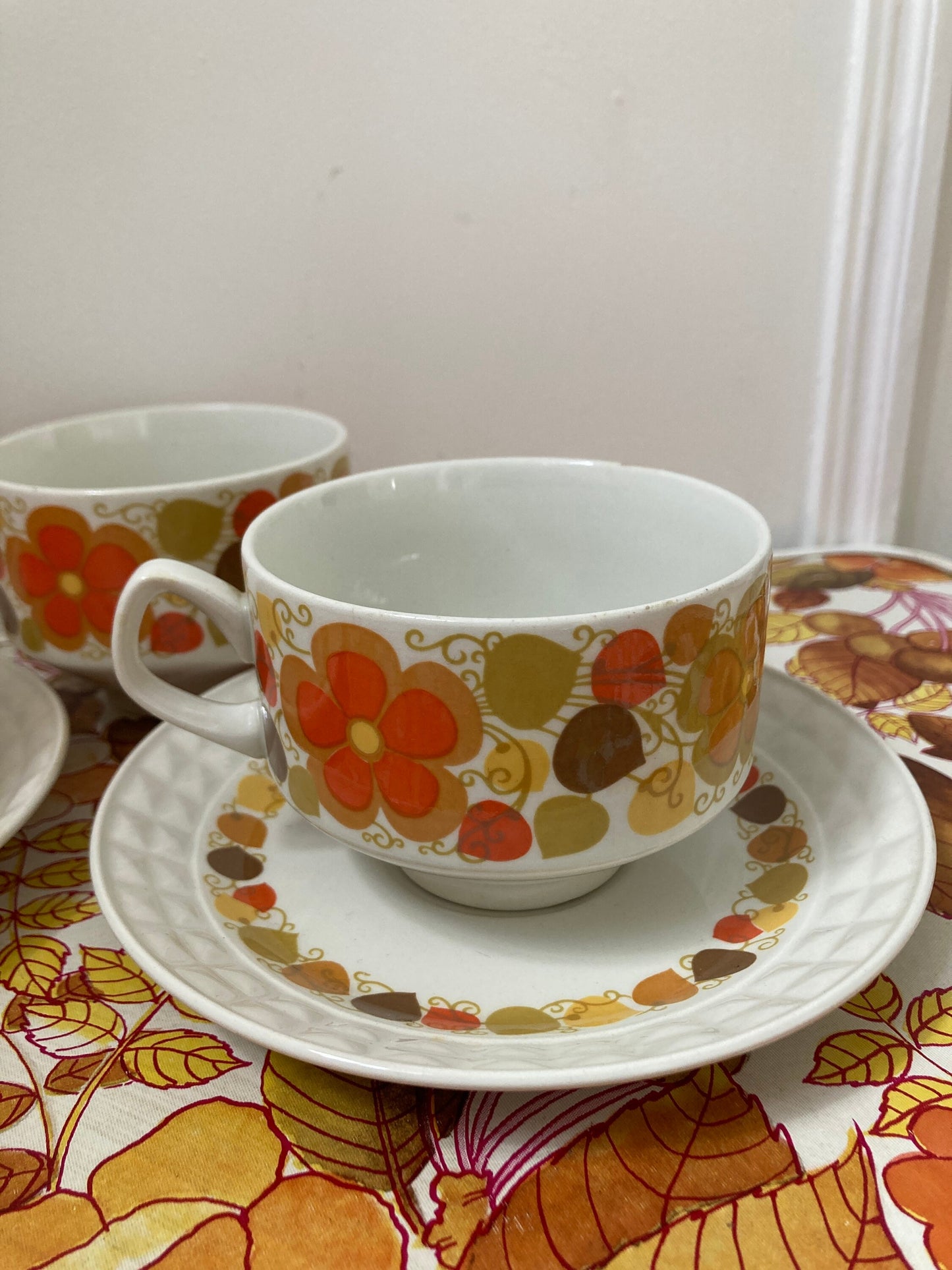 Pontesa Young Range tea set, 1970s Pontesa, Floral retro tea set