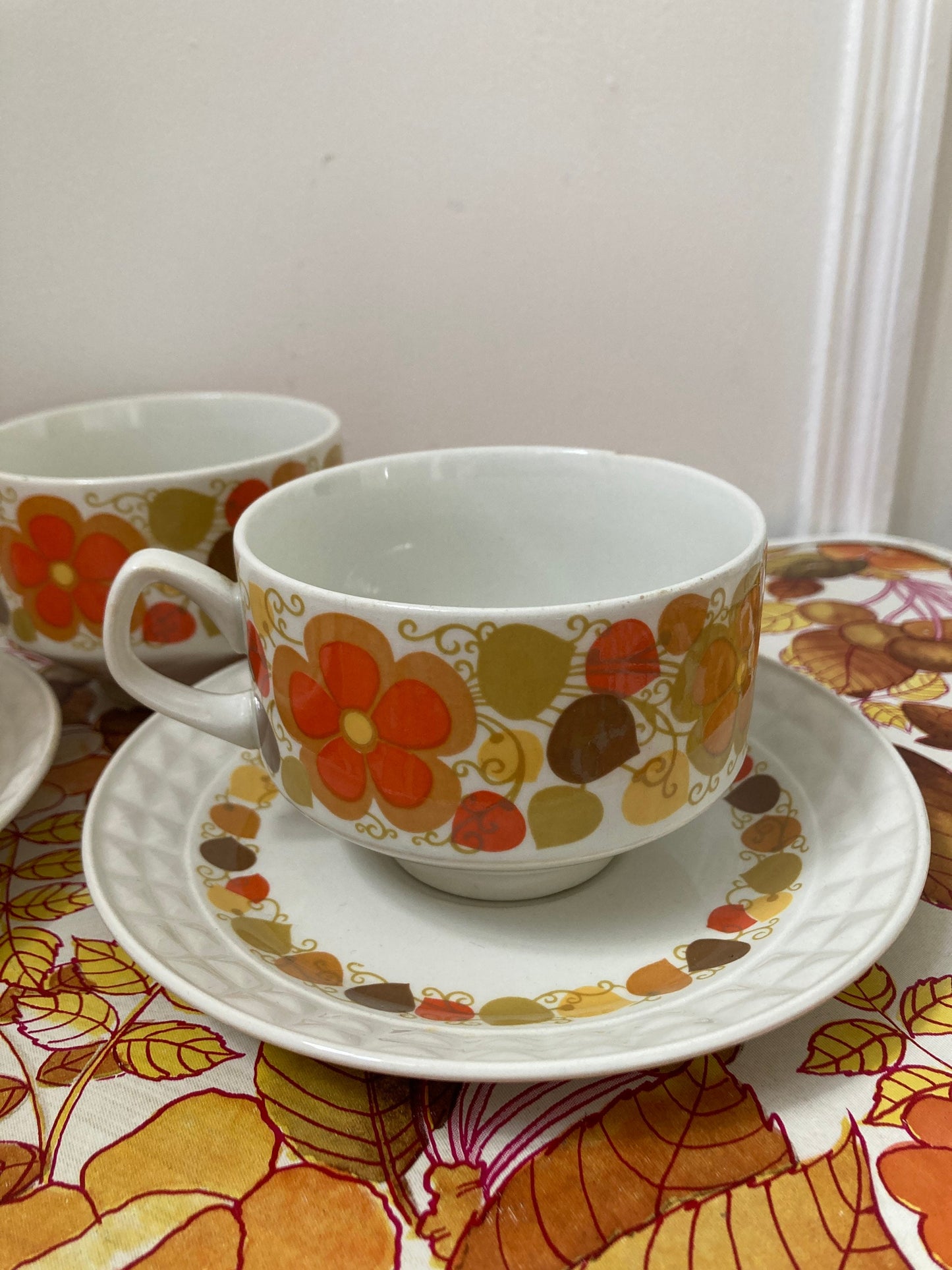 Pontesa Young Range tea set, 1970s Pontesa, Floral retro tea set