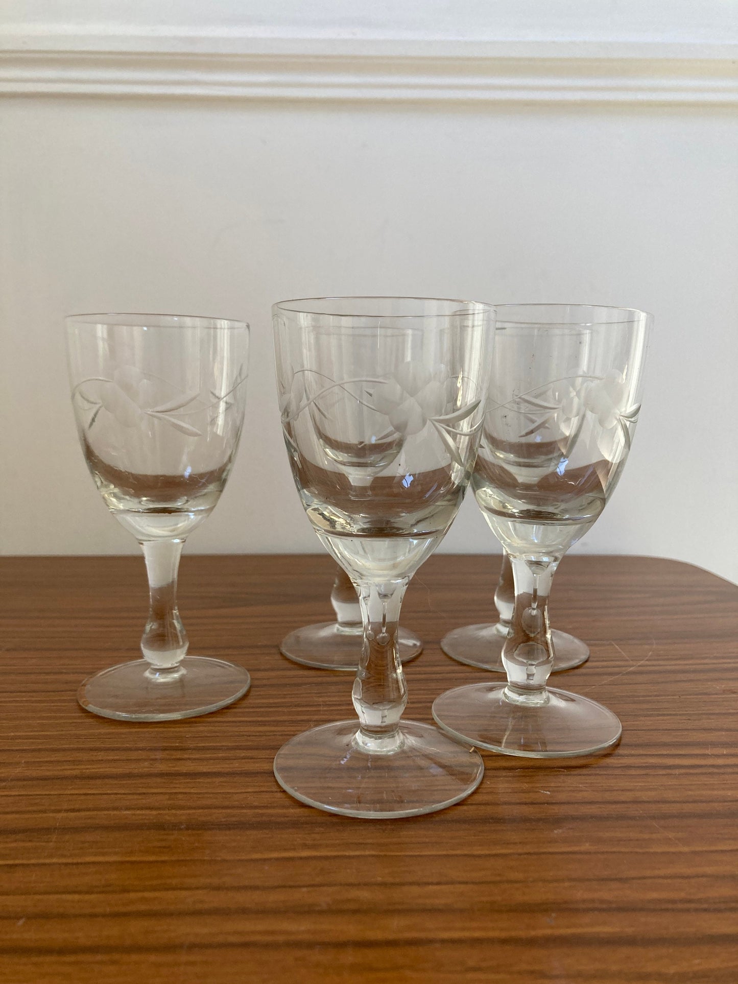 Vintage floral etched liqueur glasses, vintage etched Glasses, small aperitif vintage glasses