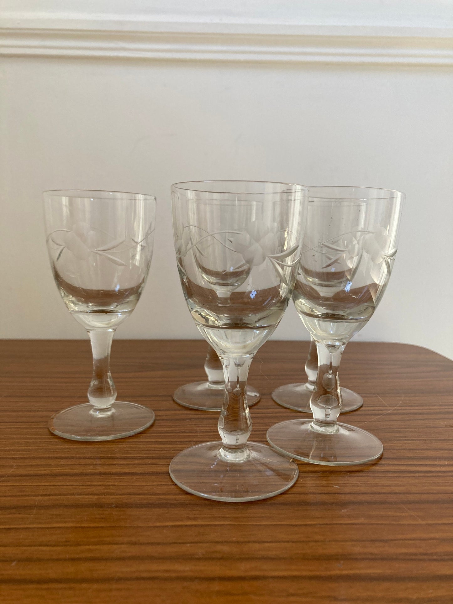 Vintage floral etched liqueur glasses, vintage etched Glasses, small aperitif vintage glasses