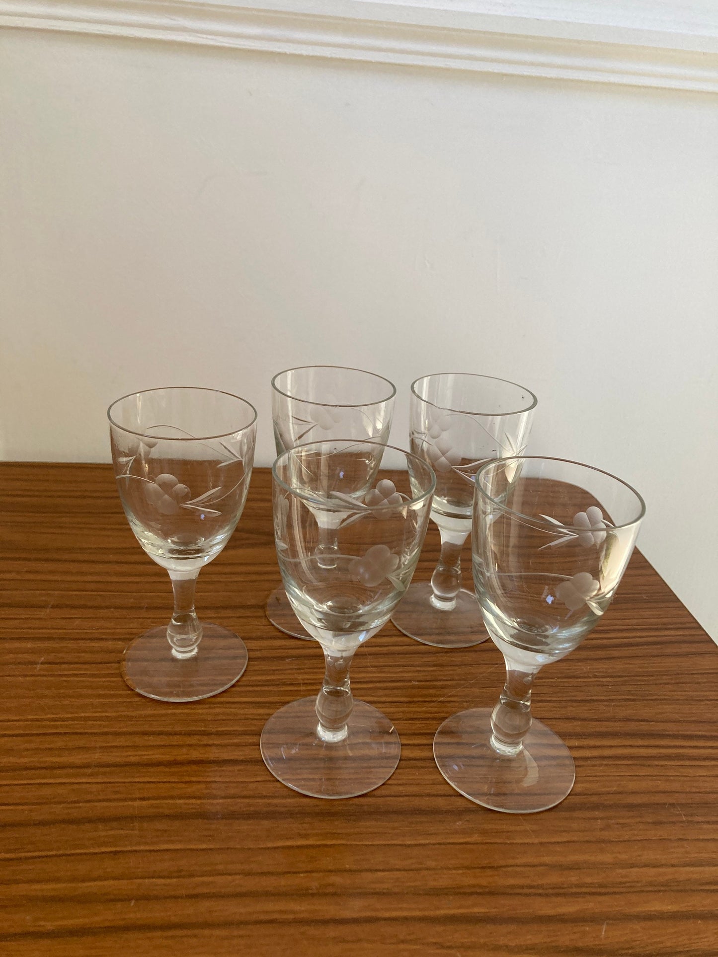 Vintage floral etched liqueur glasses, vintage etched Glasses, small aperitif vintage glasses