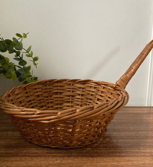 Small woven  basket, Vintage woven basket, wicker basket, shallow basket, trinket basket, basket with long handle, boho decor