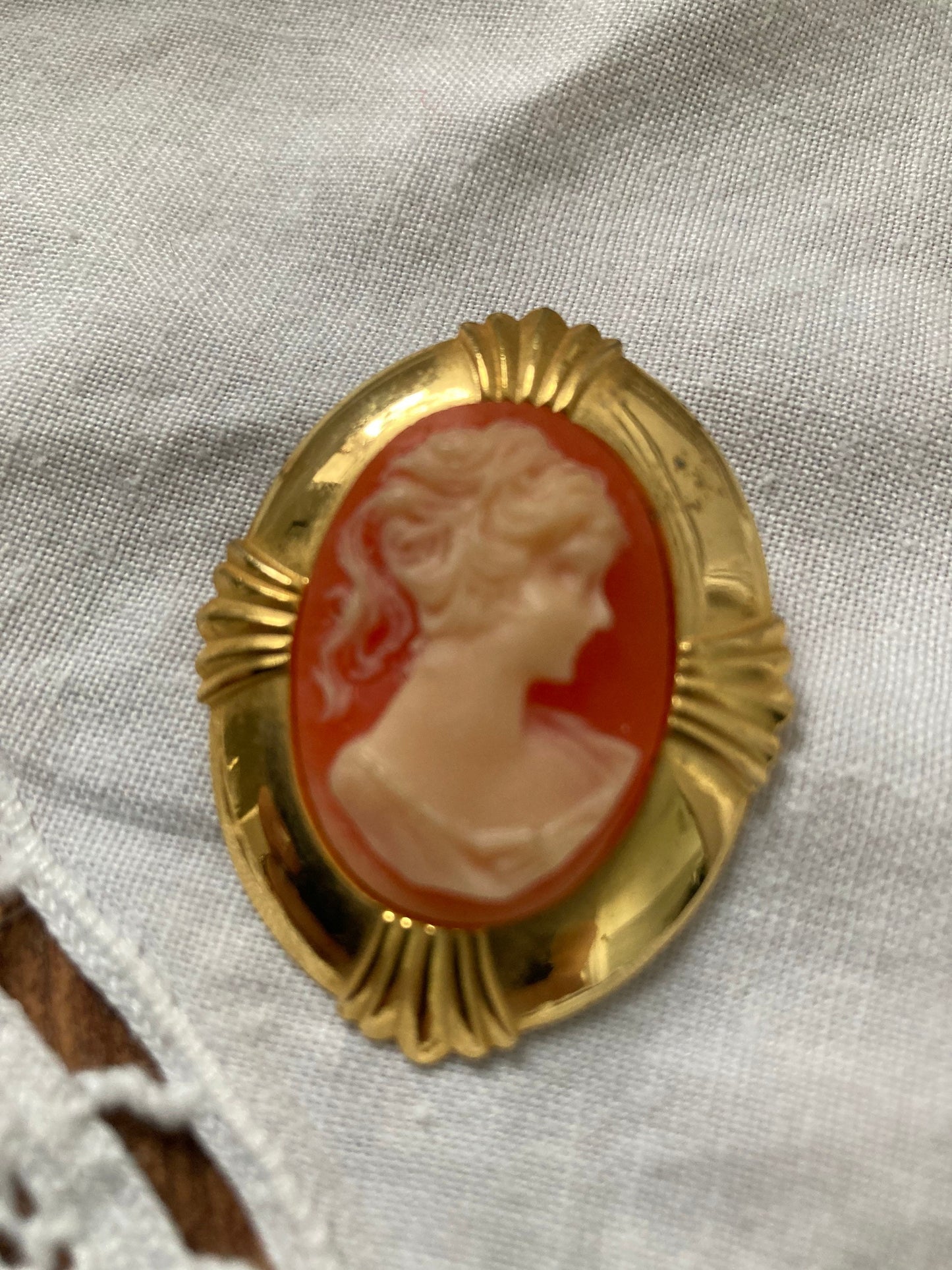 Vintage pink and gold tone cameo brooch, vintage cameo brooch, resin cameo clip