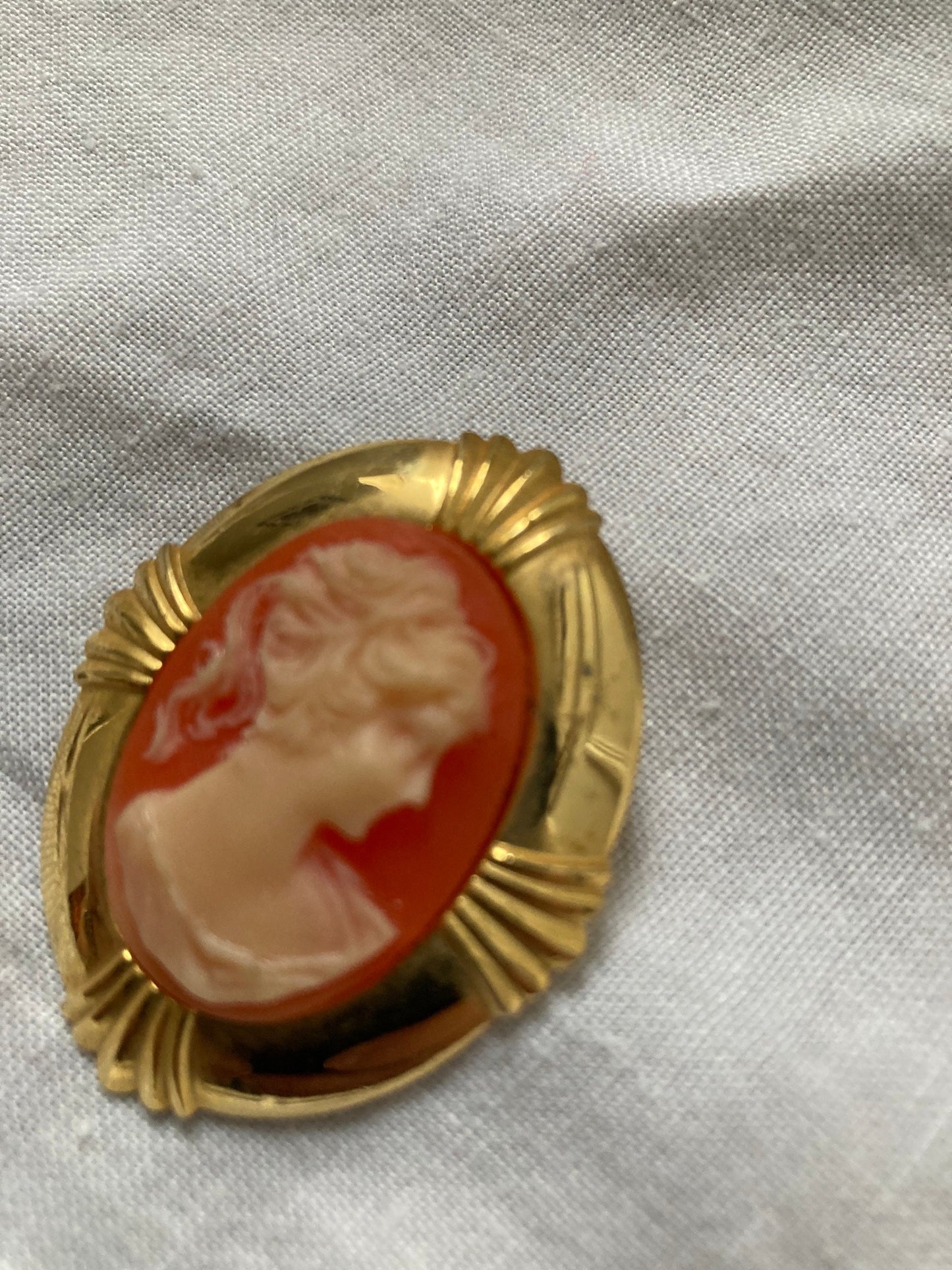 Vintage pink and gold tone cameo brooch, vintage cameo brooch, resin cameo clip