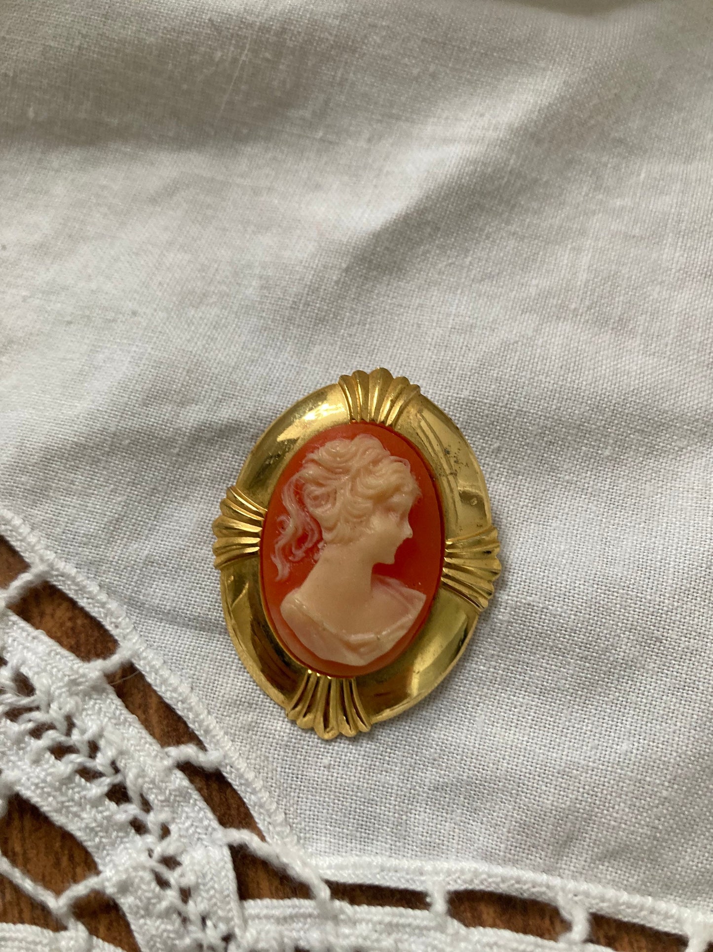 Vintage pink and gold tone cameo brooch, vintage cameo brooch, resin cameo clip