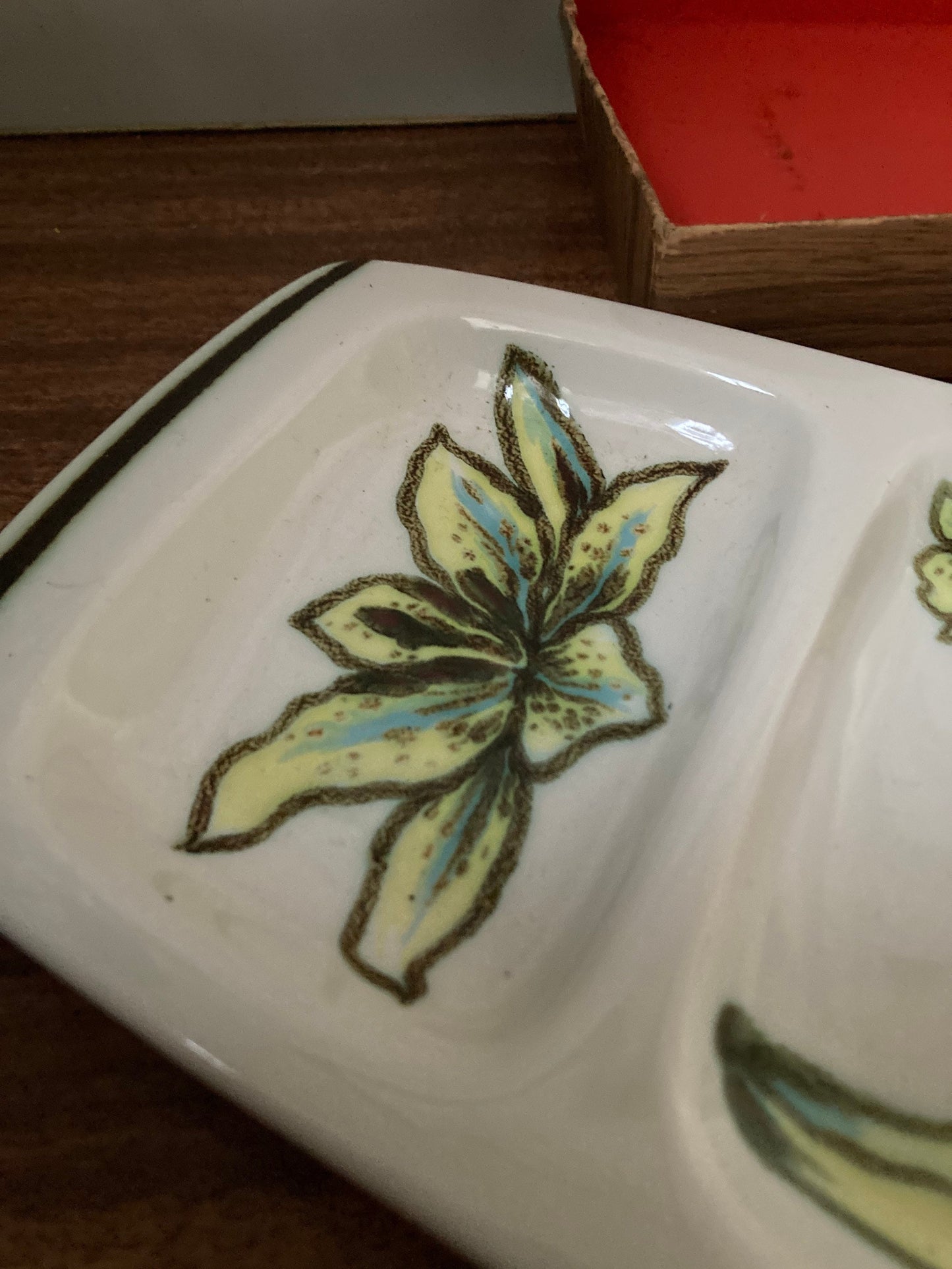 Palissy Mid Century snack dish, Palissy h’ordeuvres, retro snack dish, palissy 1970s, Palissy orchid bowl