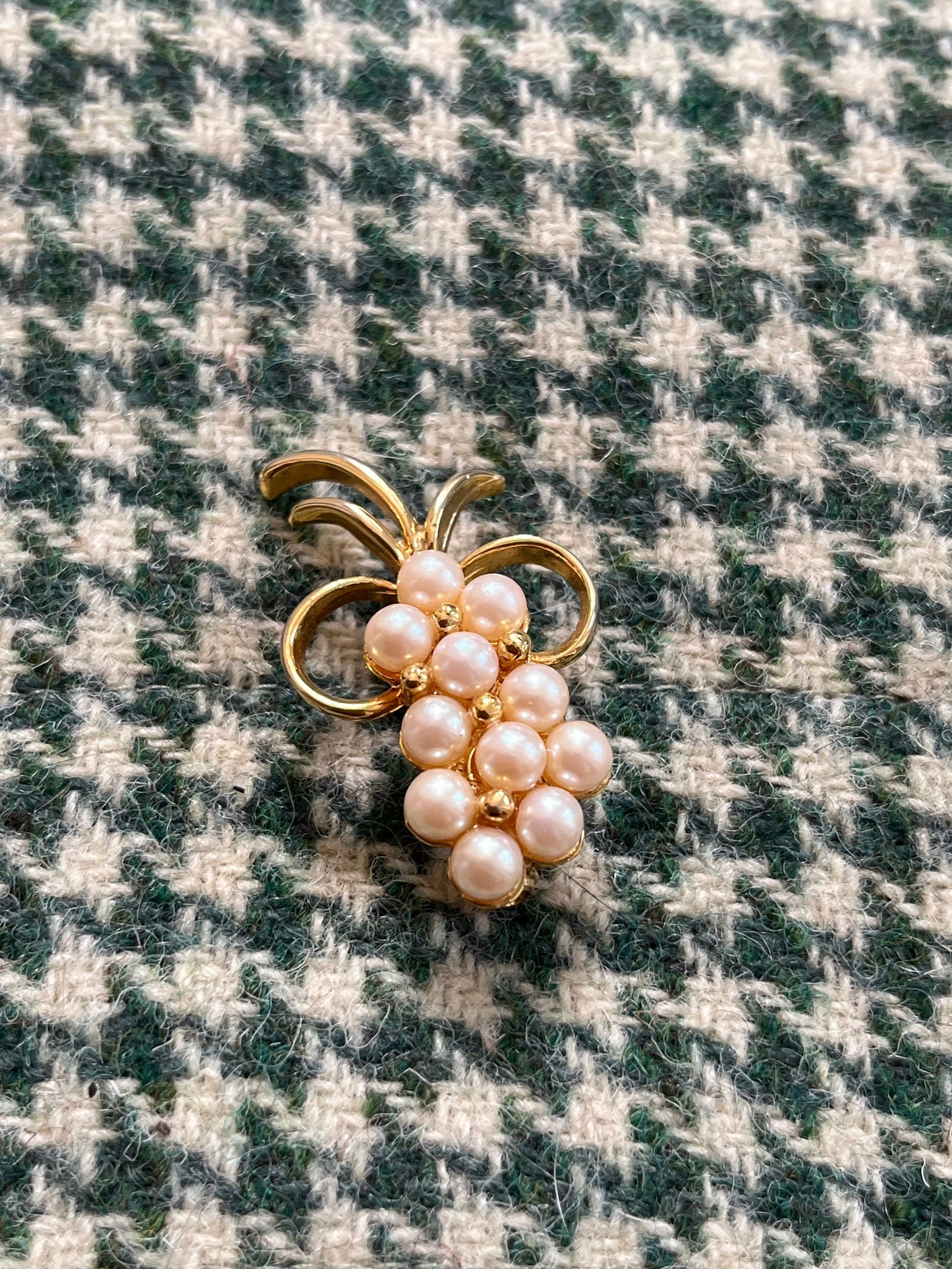 Vintage pineapple Brooch, faux Pearl pineapple, Retro Brooch, pineapple gifts